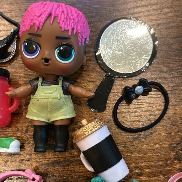 Lol Surprise set bundle of 6 dolls with clothes, cups and accessories doll lot - Picture 6 of 16